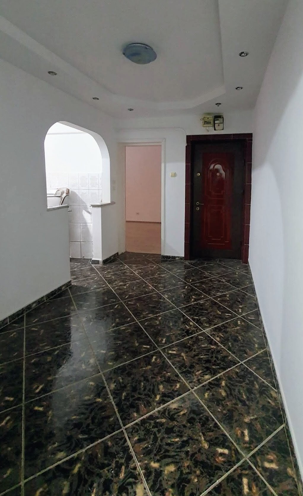 Apartament cu 3 camere decomantate 70 mp parter cartier Plevna